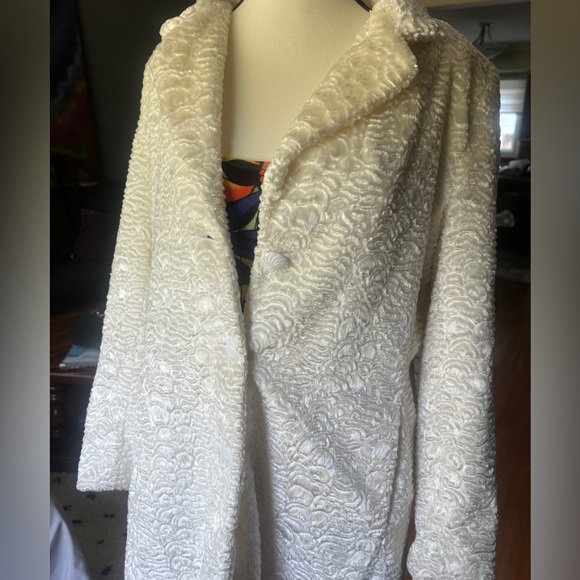 Carina Woman’s Textured Coat - Picture 9 of 10